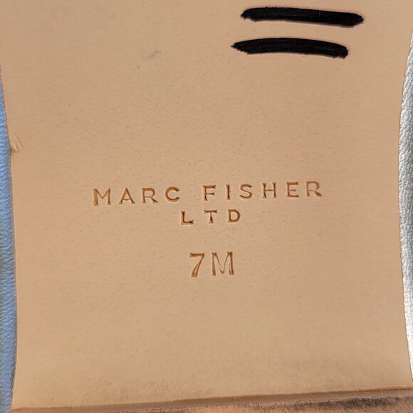 Marc Fisher LTD Garissa Mary Jane flats in a gold metallic finish size 7 - Picture 6 of 7